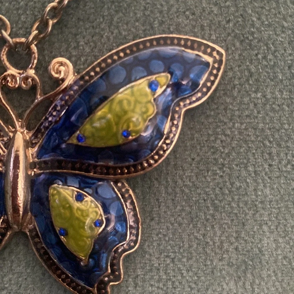 Butterfly Necklace - Picture 4 of 6